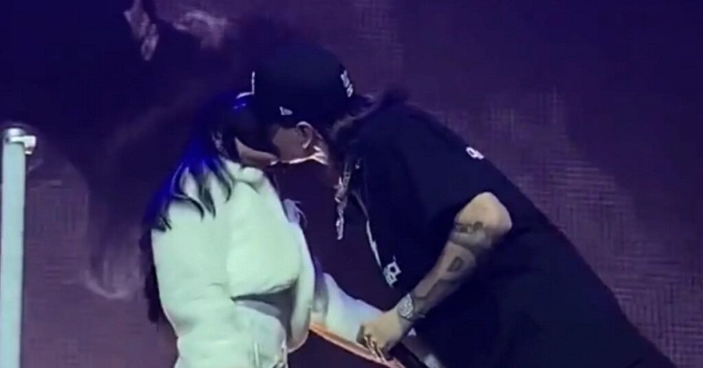 peso-pluma-y-nicki-nicole-beso