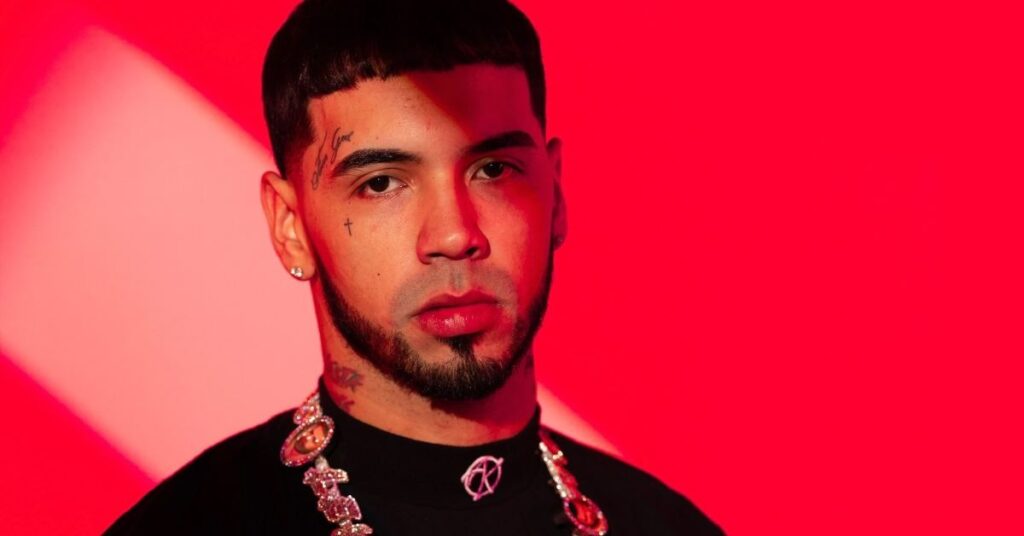 anuel recibe llamado de mami kim