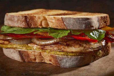 sándwich de pimientos morrones