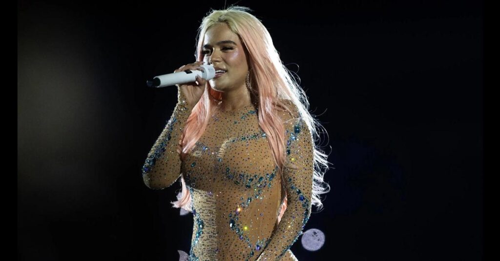 fanática asegura que Karol G le hizo bru-j3ría en Caracas