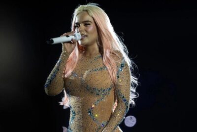 fanática asegura que Karol G le hizo bru-j3ría en Caracas